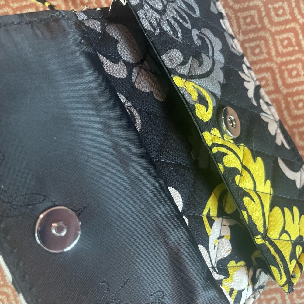 Vera Bradley Black and White Floral crossbody - Picture 3 of 6